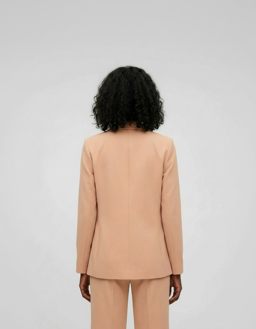 ROMAR tailored single-button blazer, stylish jacket with a fitted design and classic lapel, shown in a professional setting.
